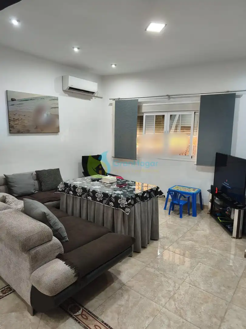 Living room of Houses for sale in Sevilla  with Storage room, Furnished and Balcony