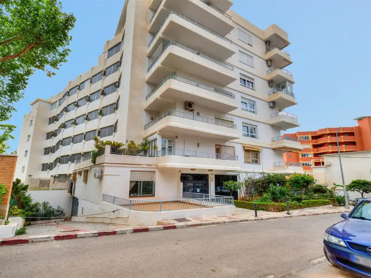 Vista exterior de Pis en venda en Torremolinos amb Aire condicionat, Piscina i Balcó