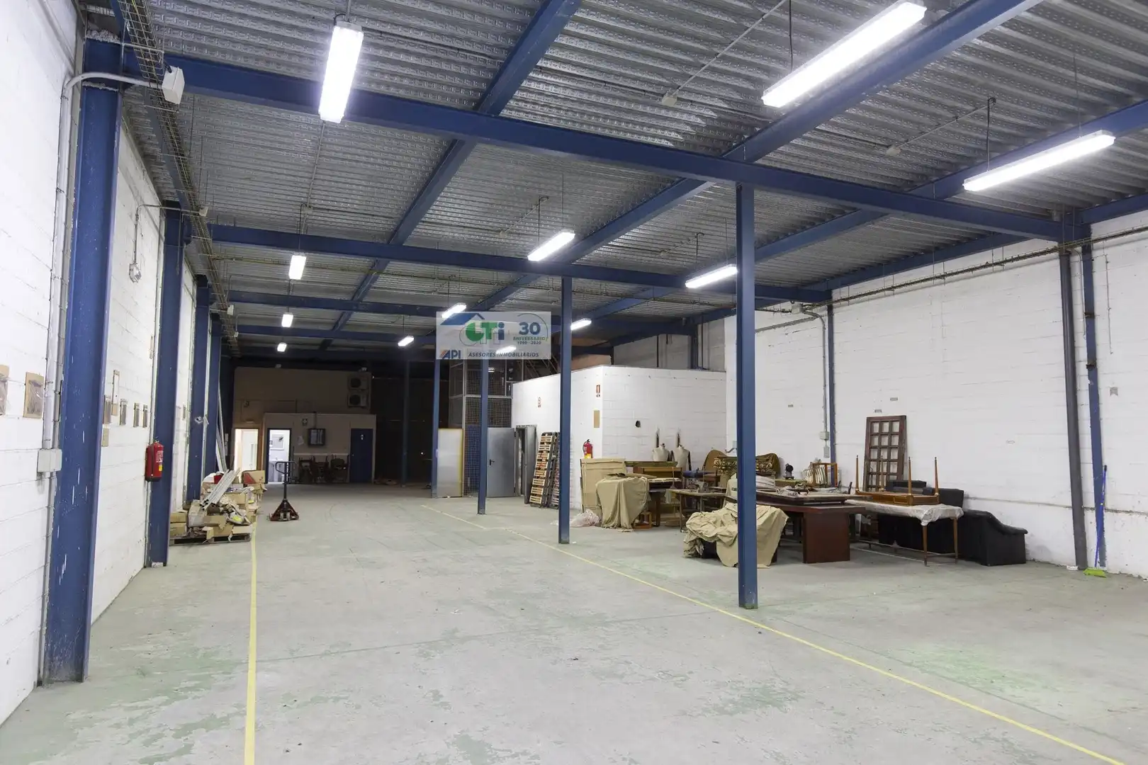 Fabrikhallen zum Verkauf in La Puebla de Alfindén