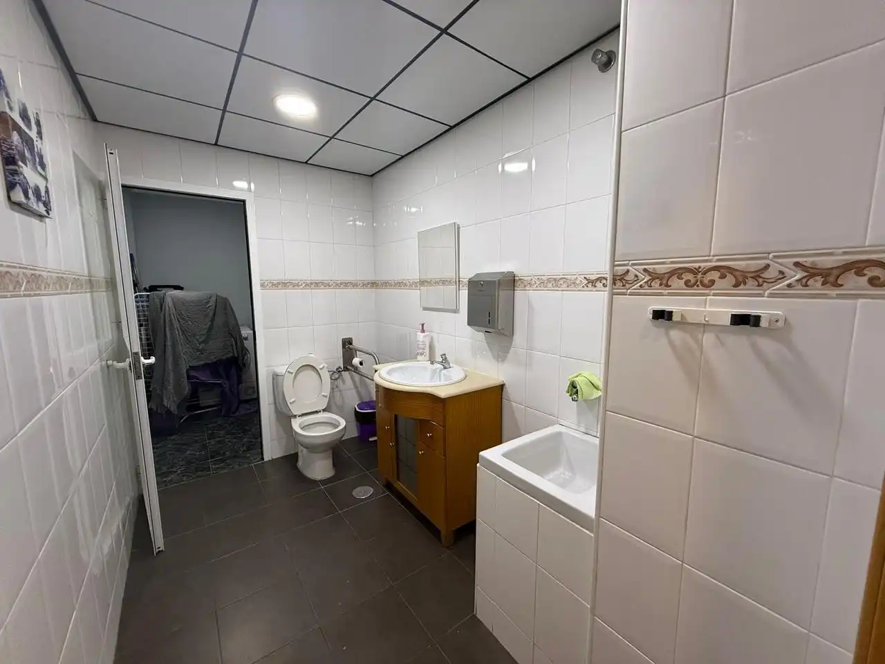 Bany de Planta baixa per a compartir en Málaga amb Aire condicionat, Calefacció i Moblat