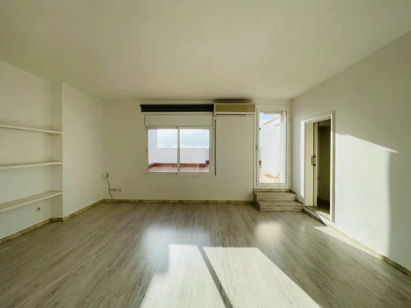 Sala de estar de Ático en venta en Barcelona con Aire acondicionado, Calefacción y Parquet