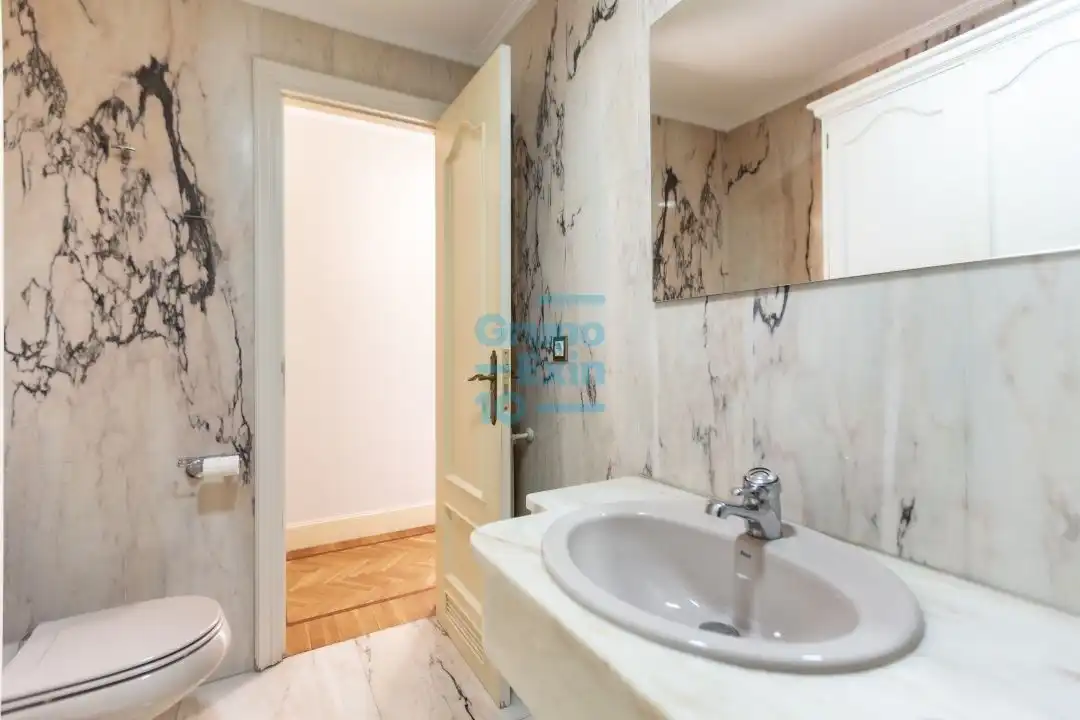 Baño de Piso de alquiler en Donostia - San Sebastián  con Balcón
