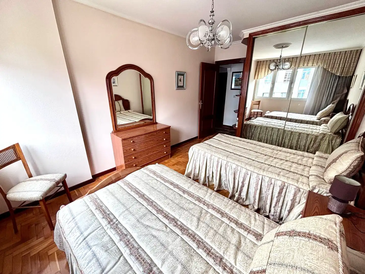Habitación de Piso en venta en Gijón  con Calefacción, Parquet y Terraza