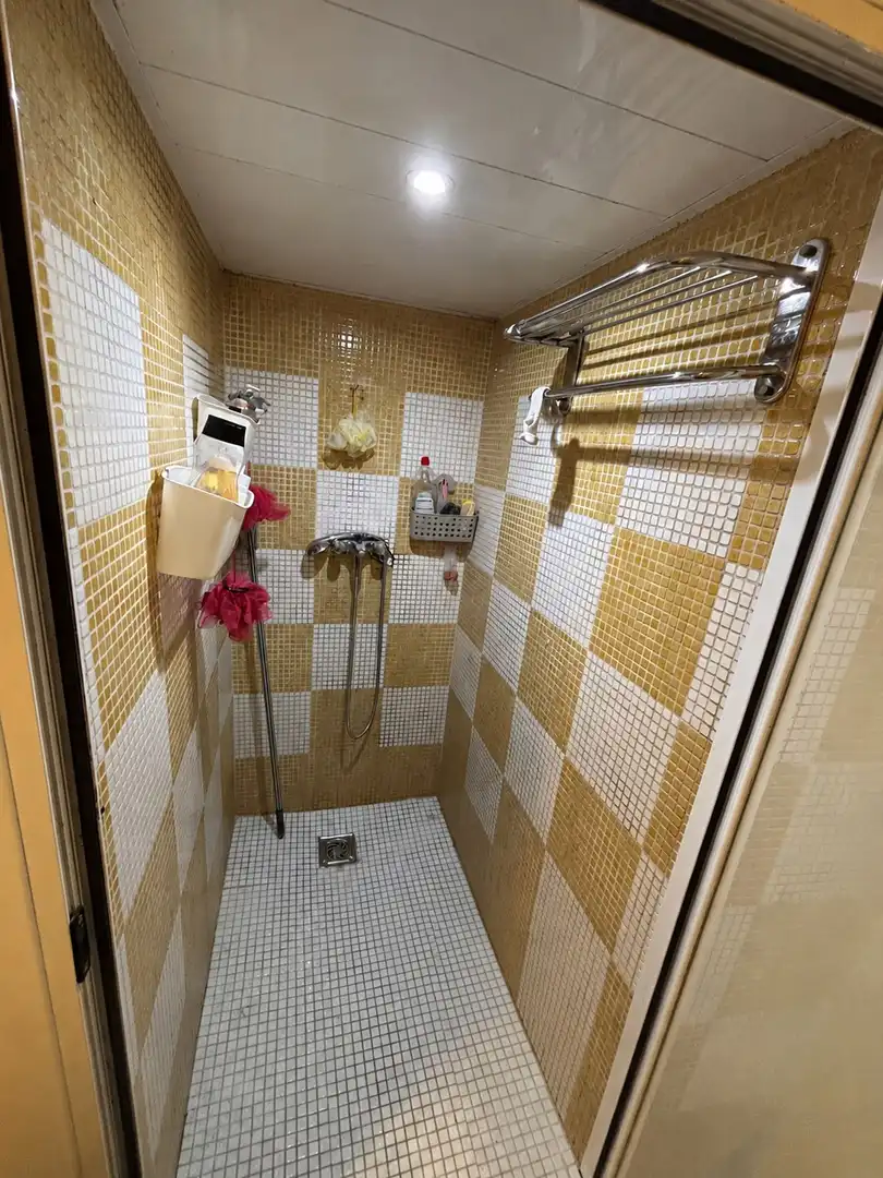Baño de Planta baja en venta en Cornellà de Llobregat