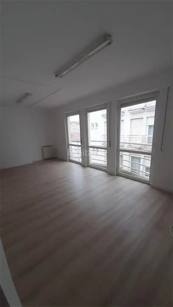Office space for sale in Calle de Francos 3