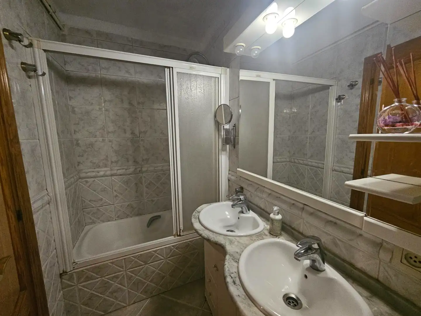 Baño de Piso en venta en  Palma de Mallorca con Aire acondicionado, Calefacción y Amueblado