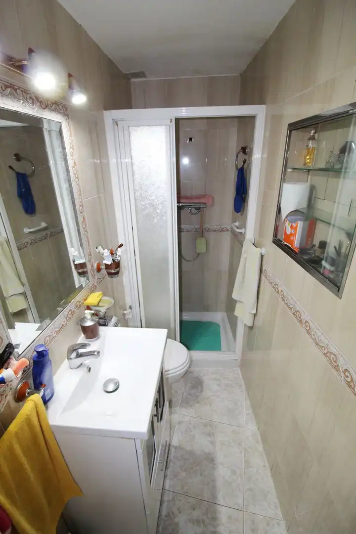 Baño de Casa adosada en venta en Aldea del Rey con Aire acondicionado, Calefacción y Terraza