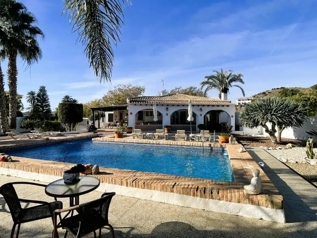 Casa amb piscina en venda a Burjulu - La Mulería