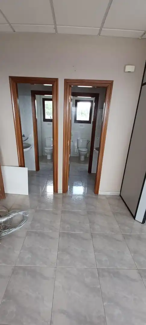Baño de Oficina de alquiler en Santiago de Compostela  con Calefacción