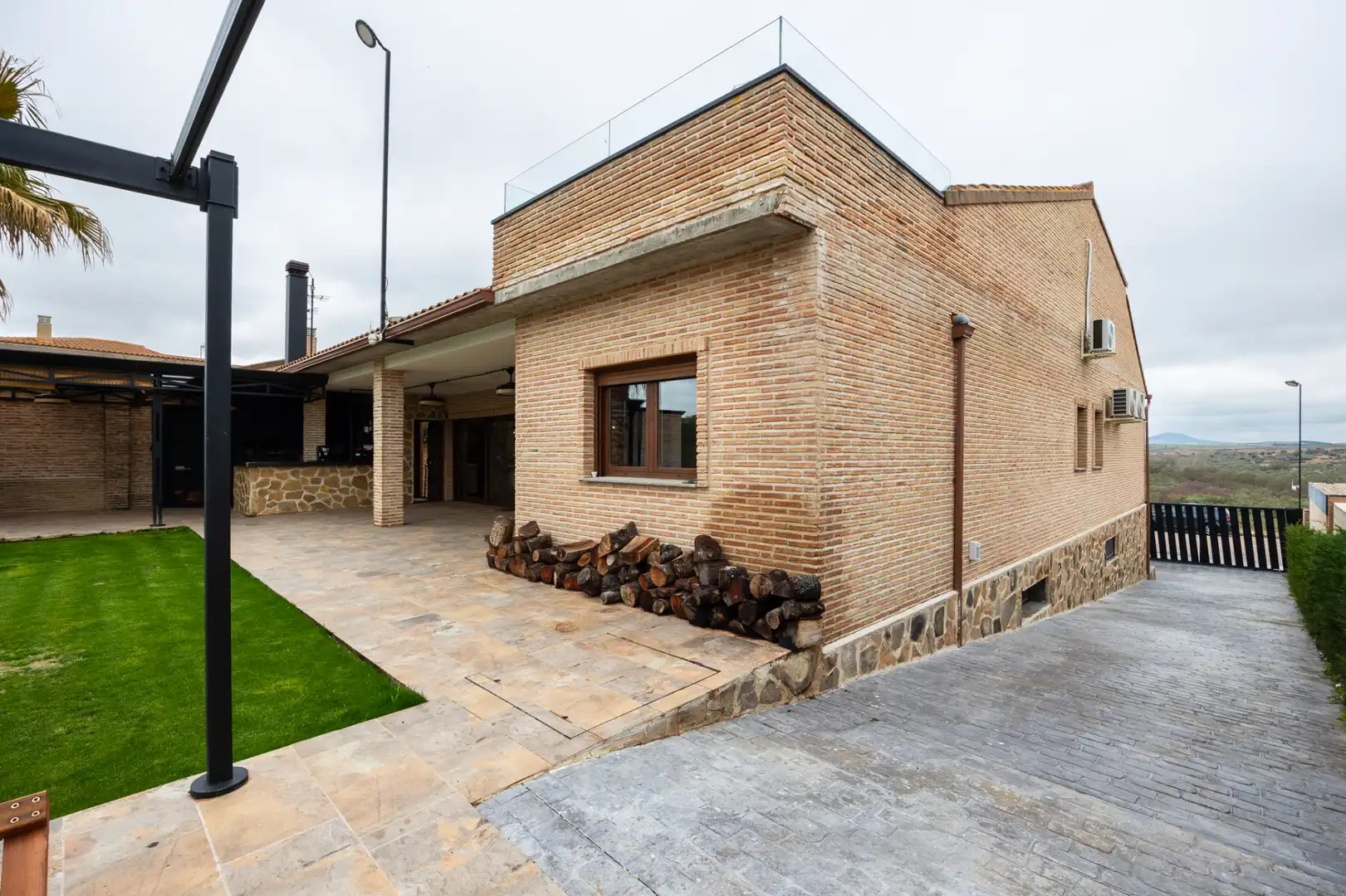 Vista exterior de Casa o chalet en venta en Layos con Aire acondicionado, Calefacción y Jardín privado