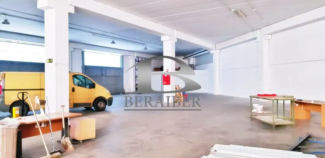Industrial buildings for rent in Zaratamo