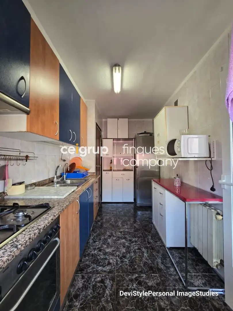 Kitchen of Flat for sale in Girona  with Heating and Furnished