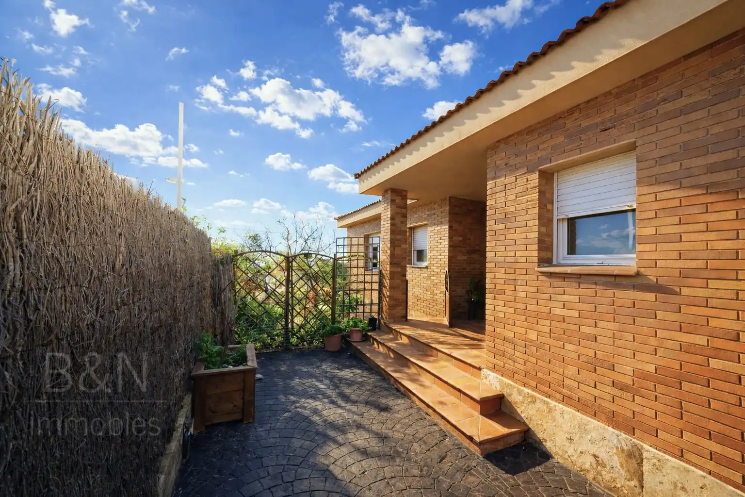 Vista exterior de Casa o chalet en venta en Rubí con Aire acondicionado, Calefacción y Terraza