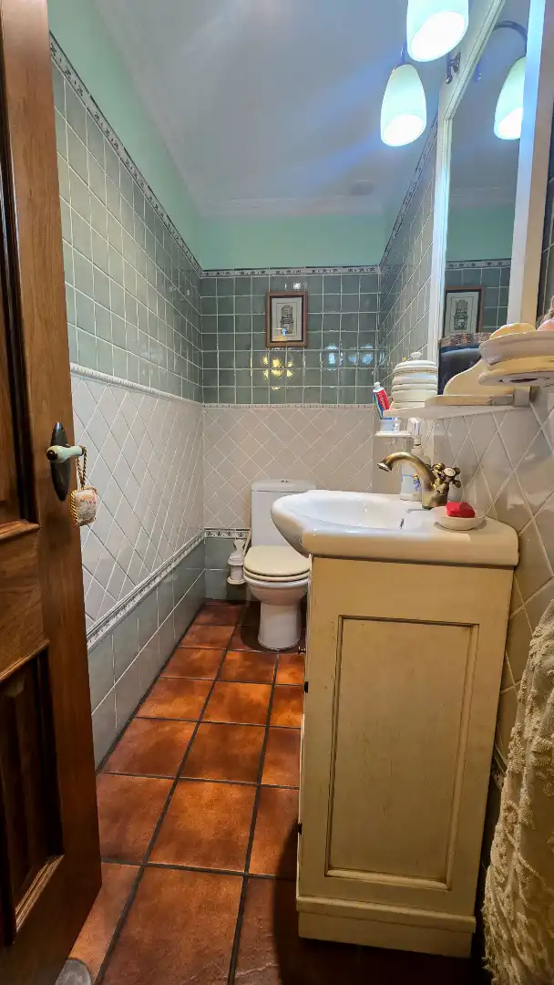 Baño de Casa adosada en venta en Alcalá de Henares con Aire acondicionado, Calefacción y Jardín privado
