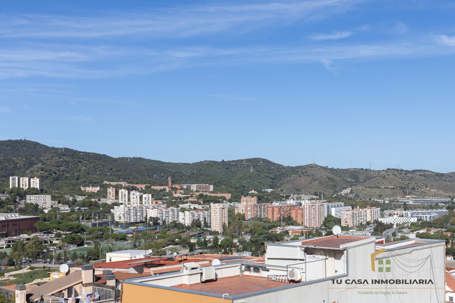 Exterior view of Premises for sale in  Barcelona Capital  with Air Conditioner and Terrace