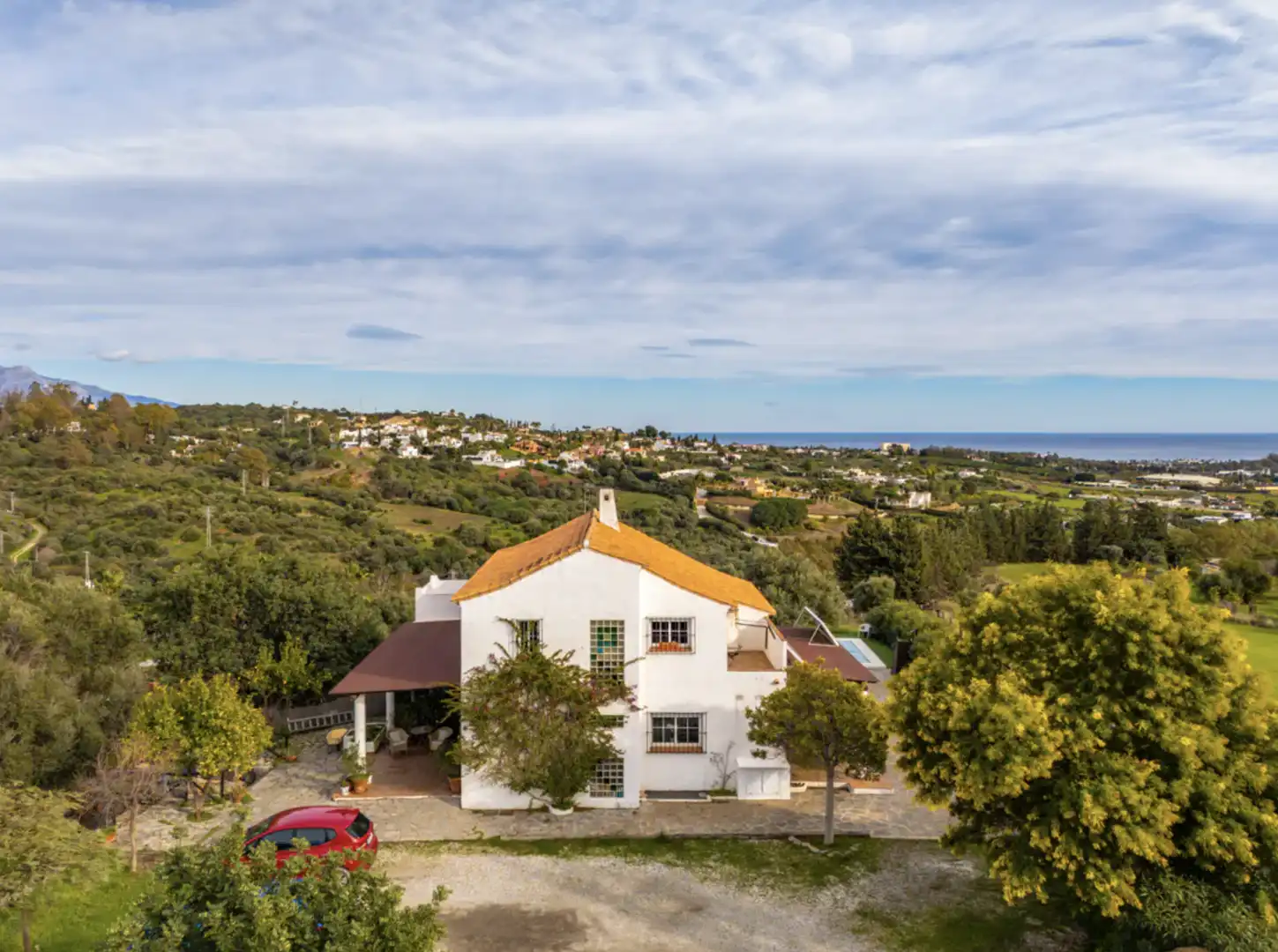 Vista exterior de Casa adosada en venta en Estepona con Calefacción, Jardín privado y Terraza