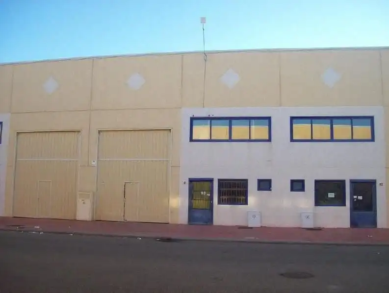 Industriegebäude zum Verkauf in Calle Reino Unido