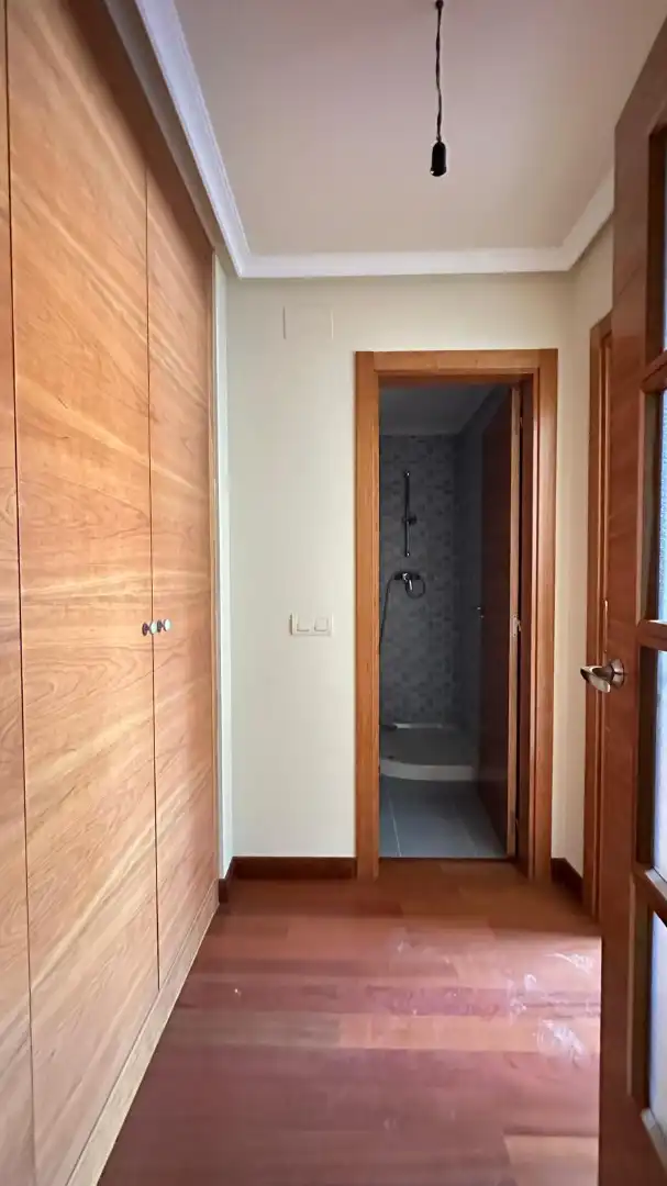 Bany de Pis en venda en Burgos amb Calefacció, Parquet i Terrassa