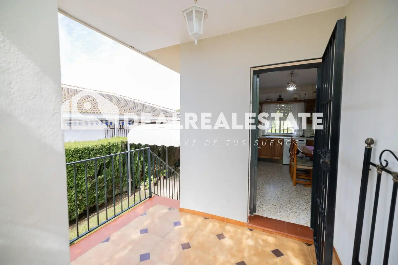 Vista exterior de Casa o xalet en venda en Almonte amb Jardí privat, Terrassa i Moblat