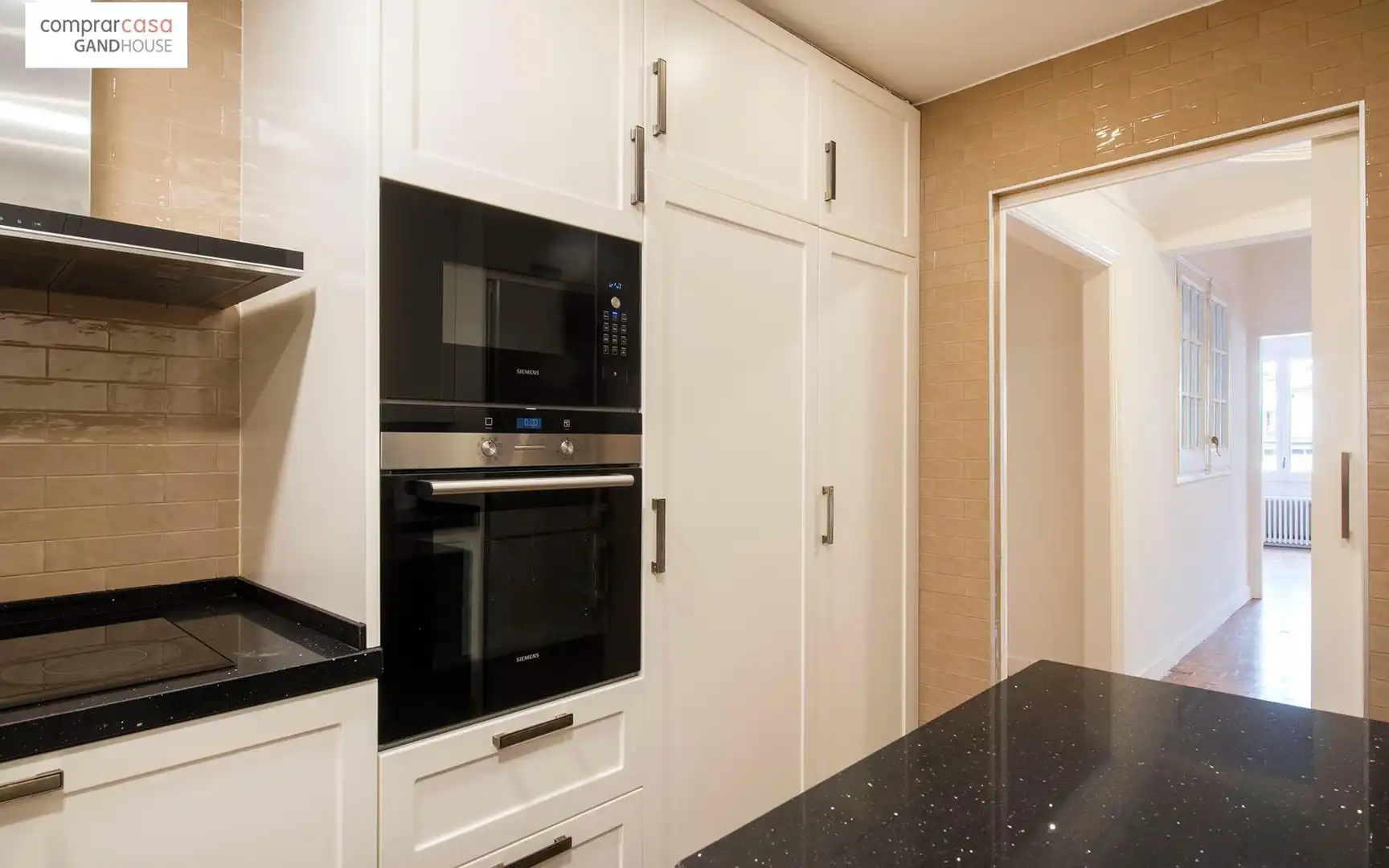 Cocina de Piso en venta en Barcelona con Calefacción y Alarma