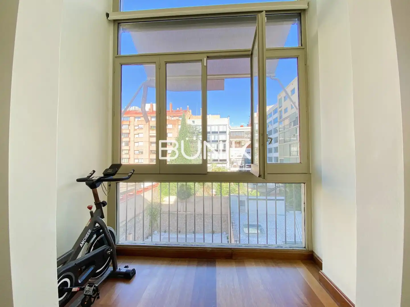 Exterior view of Flat for rent in Eixample