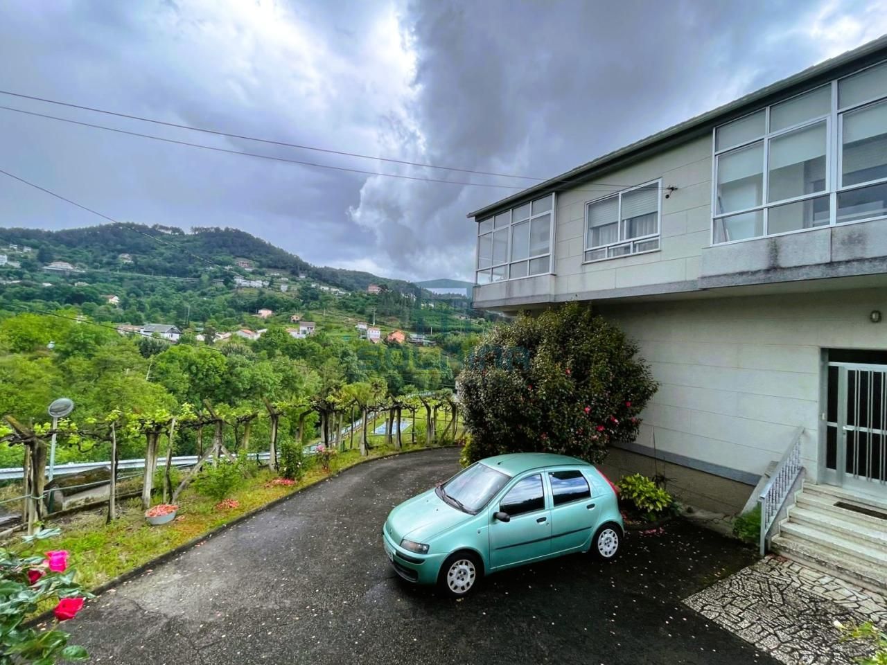 Vista exterior de Casa o xalet en venda en Ourense Capital  amb Calefacció i Jardí privat