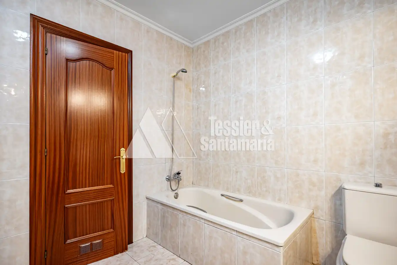 Baño de Piso en venta en Gijón  con Calefacción, Trastero y Amueblado