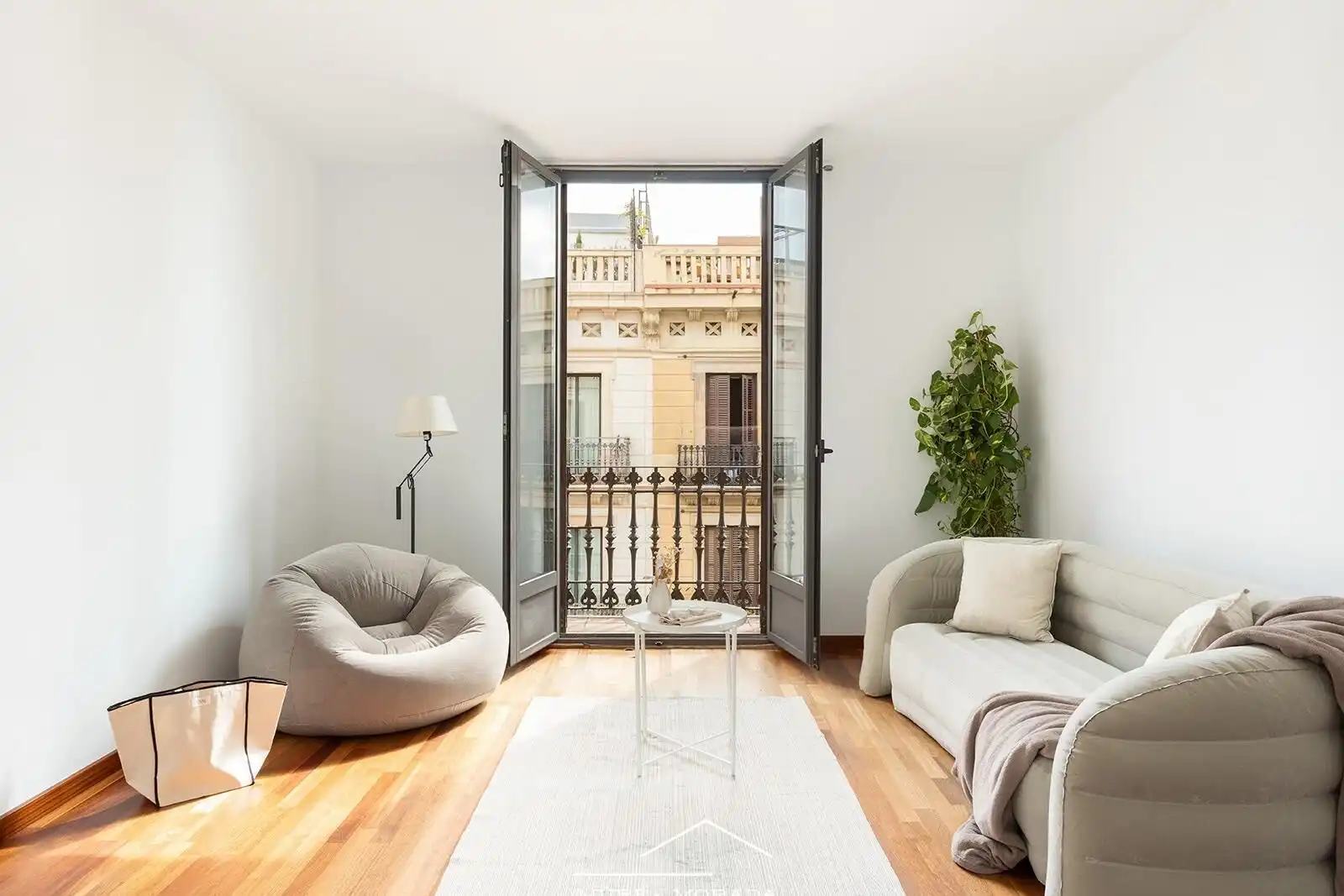 Flat with terrace for sale in Ciutat Vella