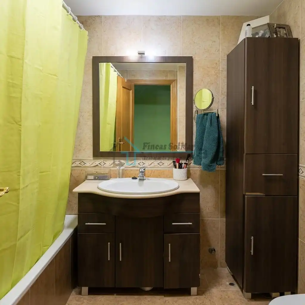 Baño de Apartamento en venta en Castellón de la Plana / Castelló de la Plana con Aire acondicionado, Calefacción y Trastero