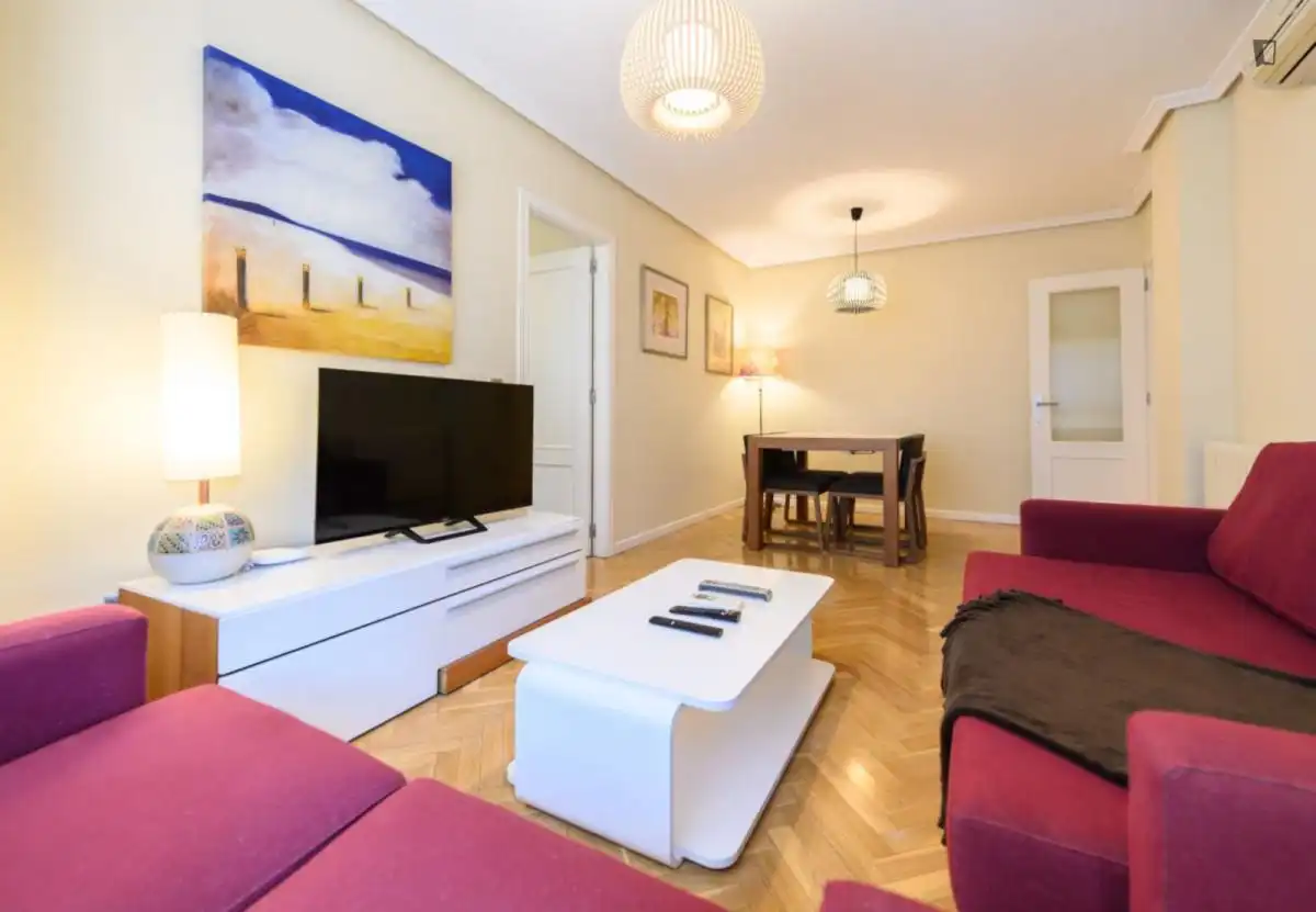 Wohnzimmer von Wohnungen zur Miete in  Madrid Capital mit Klimaanlage, Heizung und Möbliert