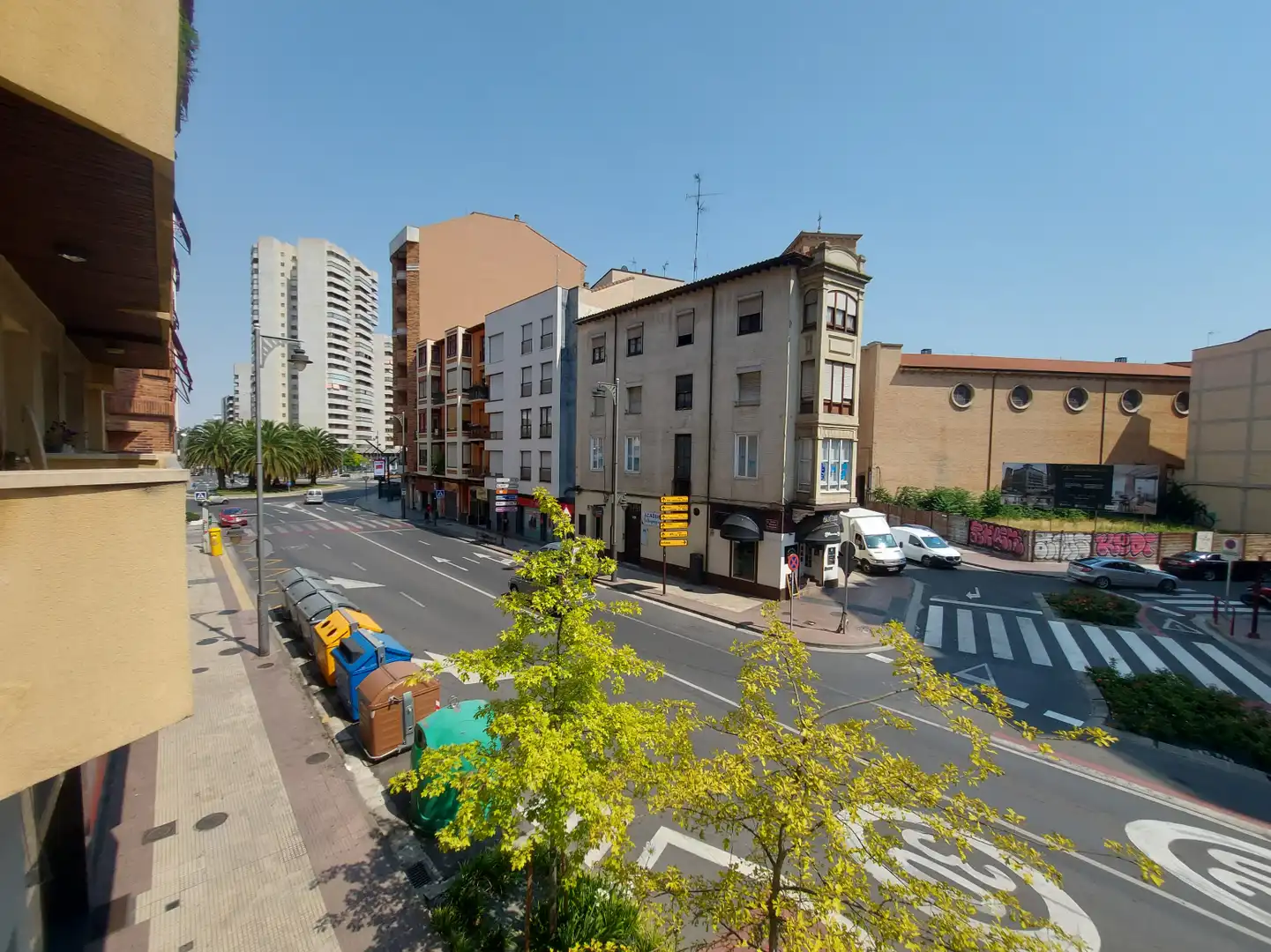 Vista exterior de Pis en venda en  Logroño amb Calefacció, Terrassa i Balcó