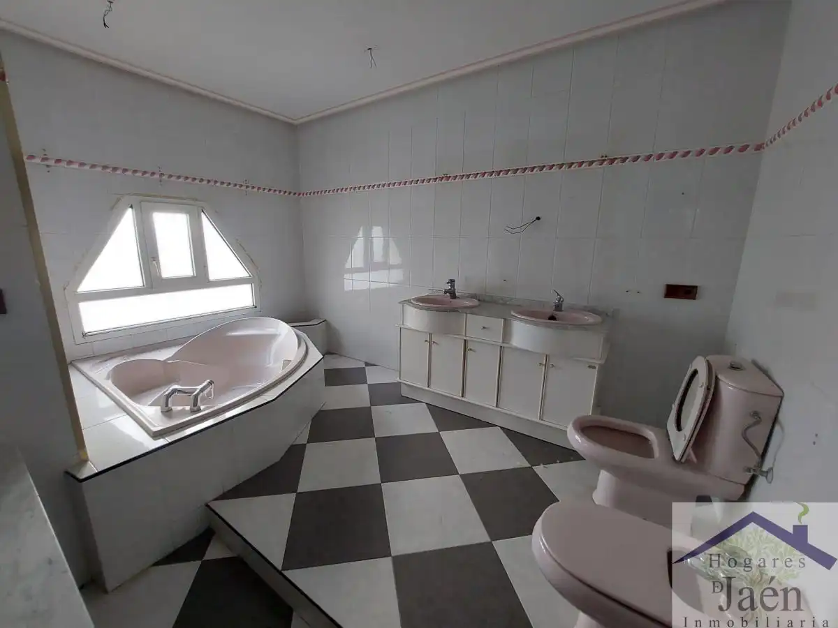 Bathroom of Flat for sale in Begíjar  with Terrace