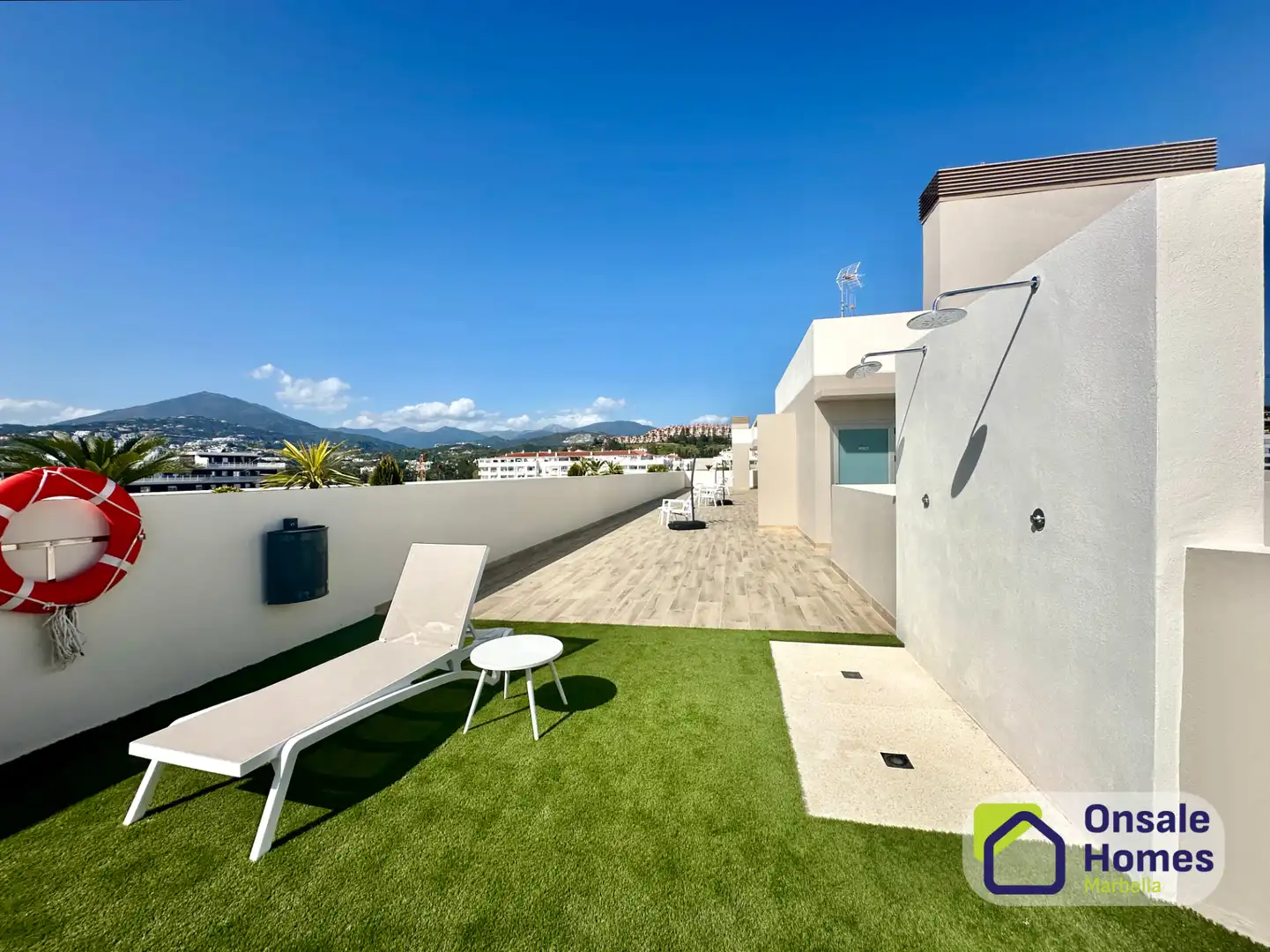 Terrasse von Dachboden zur Miete in Marbella mit Klimaanlage, Terrasse und Abstellraum