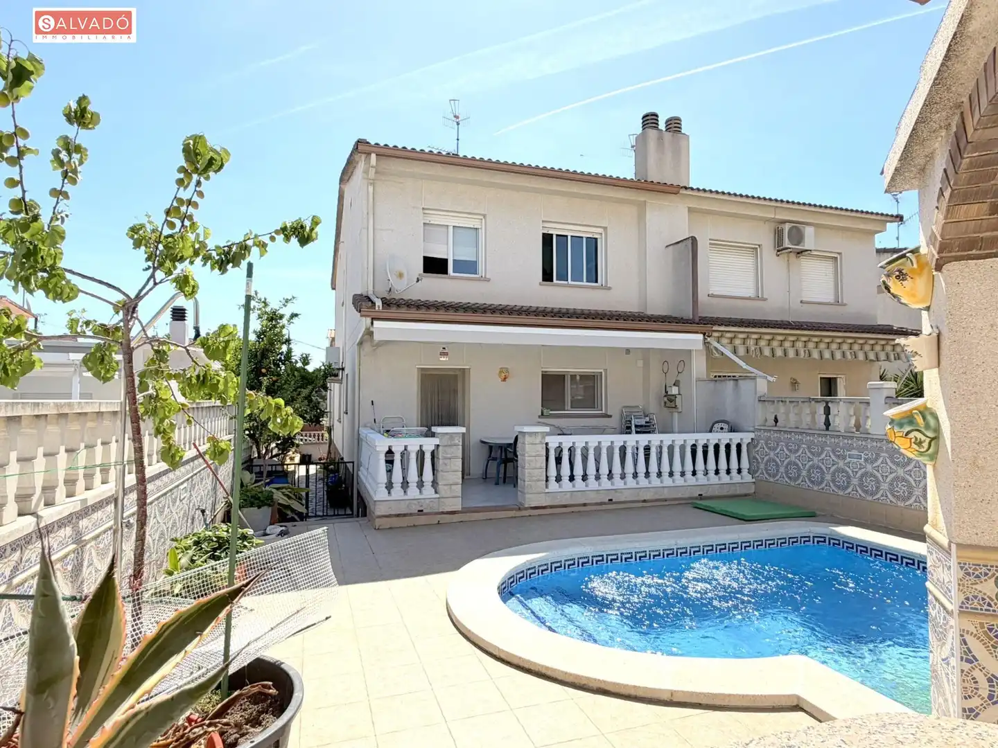 Vista exterior de Casa adosada en venta en Calafell con Calefacción