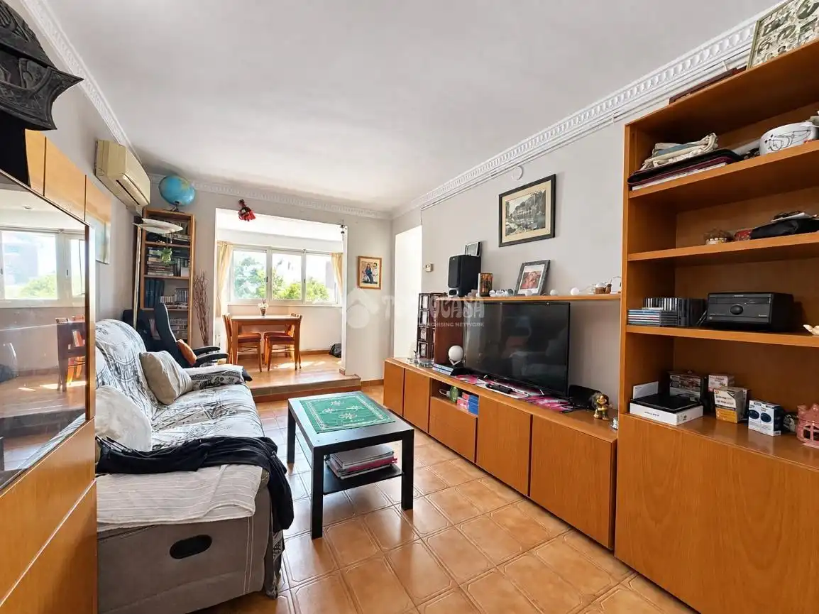 Sala de estar de Piso en venta en L'Hospitalet de Llobregat con Aire acondicionado y Terraza