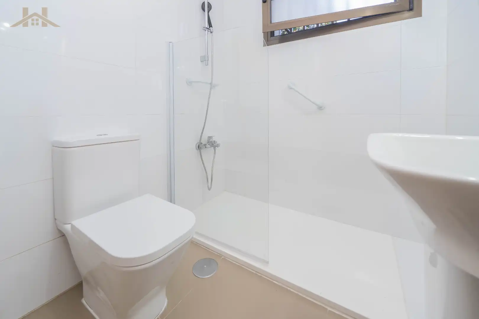 Bathroom of Houses for sale in Majadahonda  with Air Conditioner, Heating and Private garden