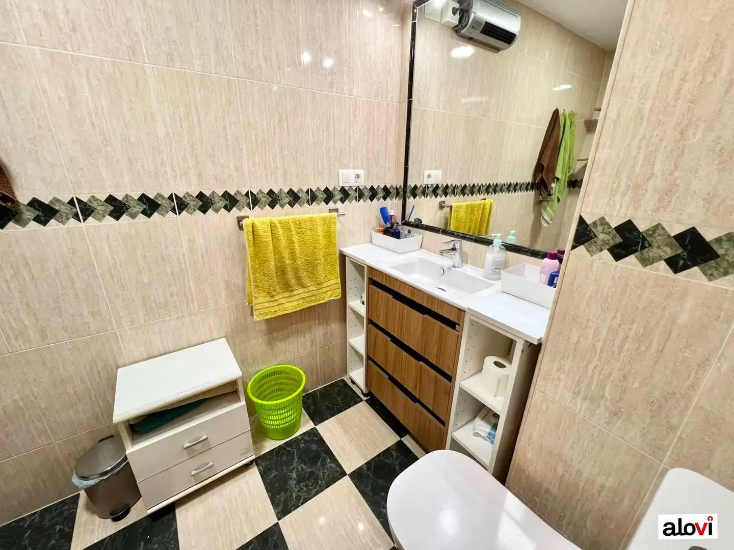 Baño de Piso de alquiler en Granada con Aire acondicionado, Calefacción y Amueblado