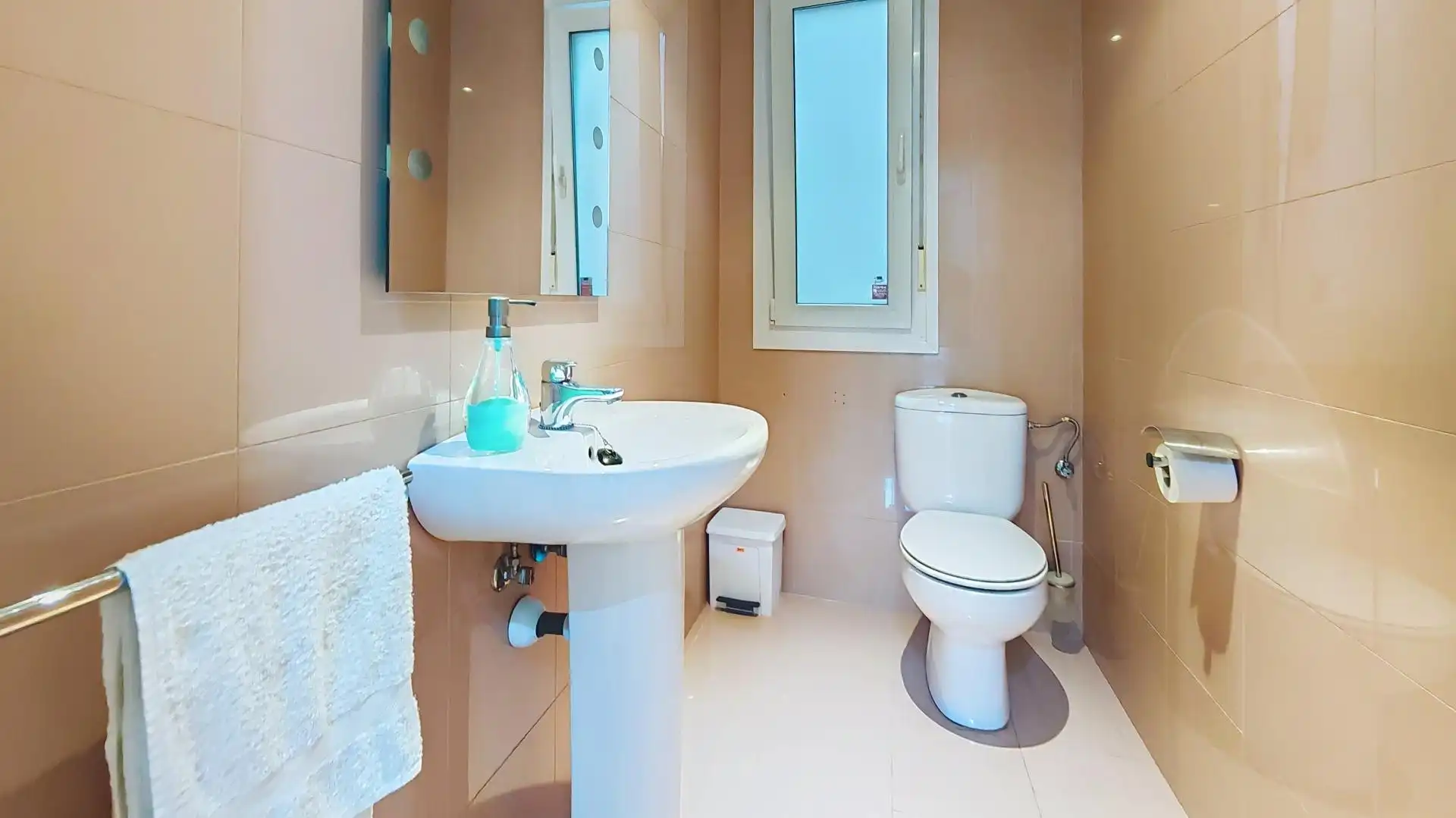 Badezimmer von Wohnung zum Verkauf in Tineo mit Balkon