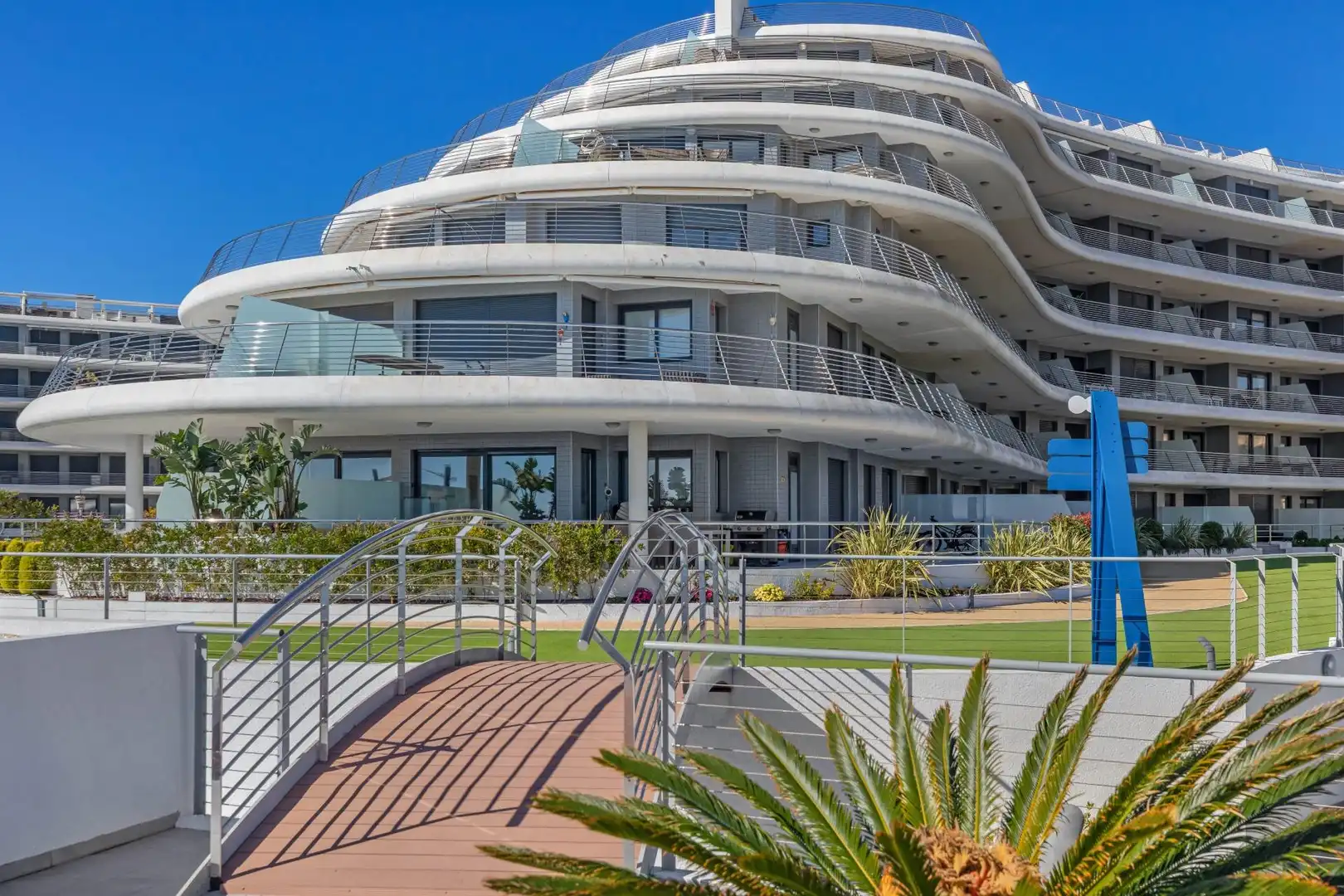 Vista exterior de Apartament en venda en Elche / Elx amb Aire condicionat, Calefacció i Jardí privat