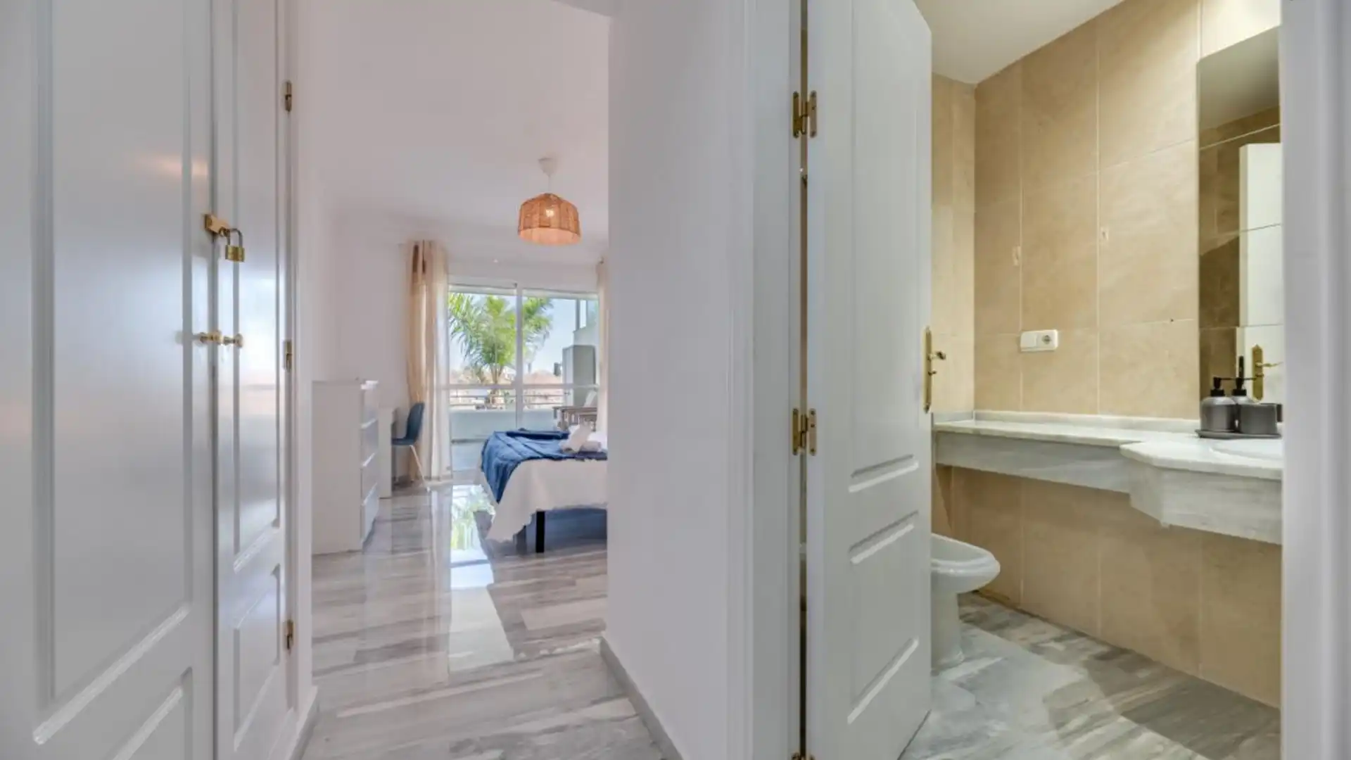 Habitación de Apartamento de alquiler en Marbella con Aire acondicionado, Amueblado y Horno