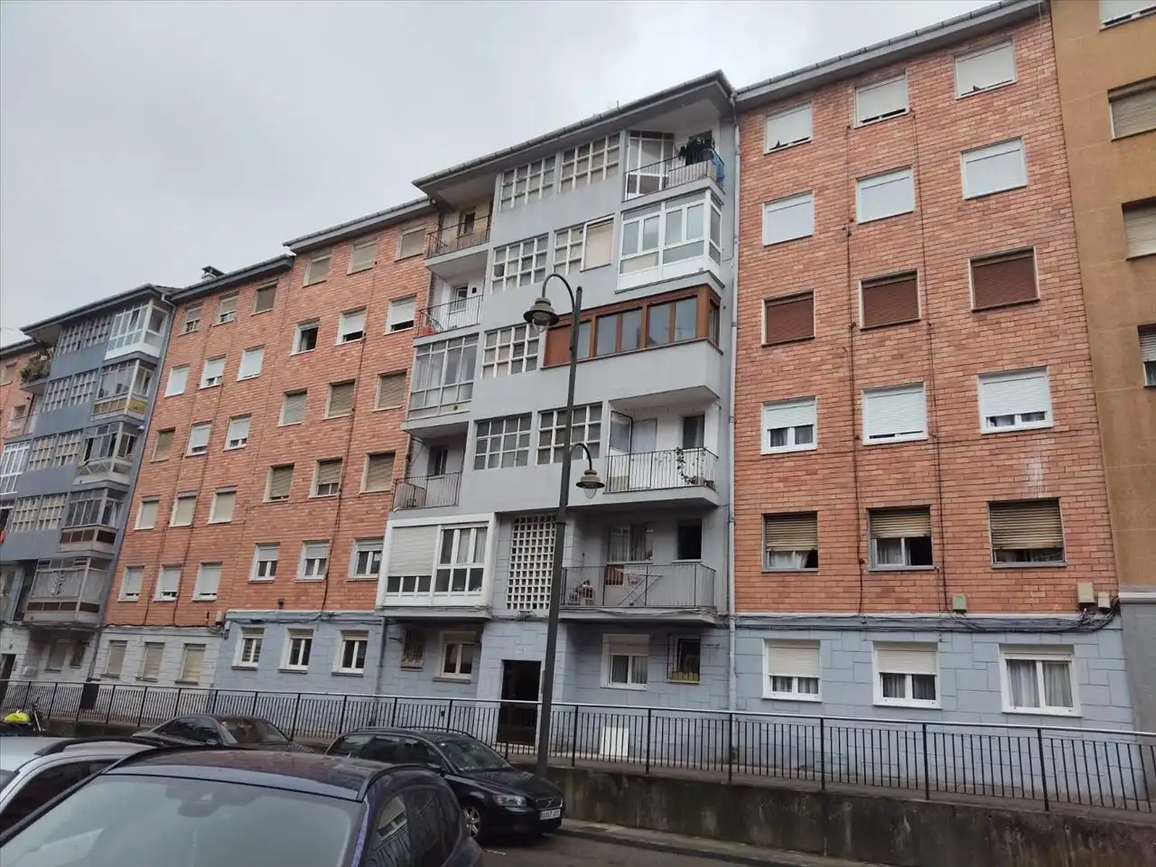 Vista exterior de Planta baja en venta en Avilés