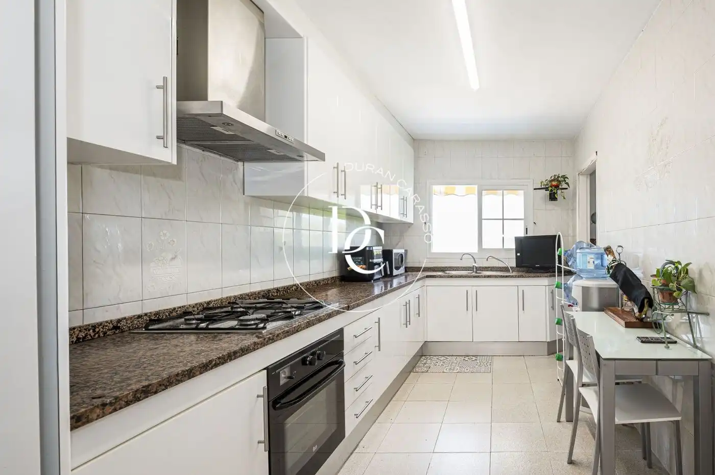 Cuina de Casa o xalet en venda en Sant Pere de Ribes amb Calefacció, Jardí privat i Terrassa