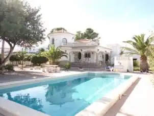 Villa avec piscine à vendre à Miami Platja, imagen 2
