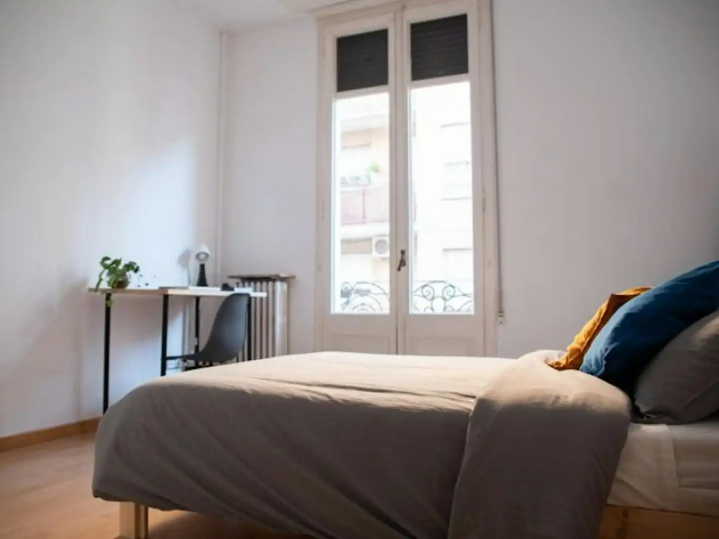 Bedroom of Flat for share in Valencia  with Washing machine and Pets allowed