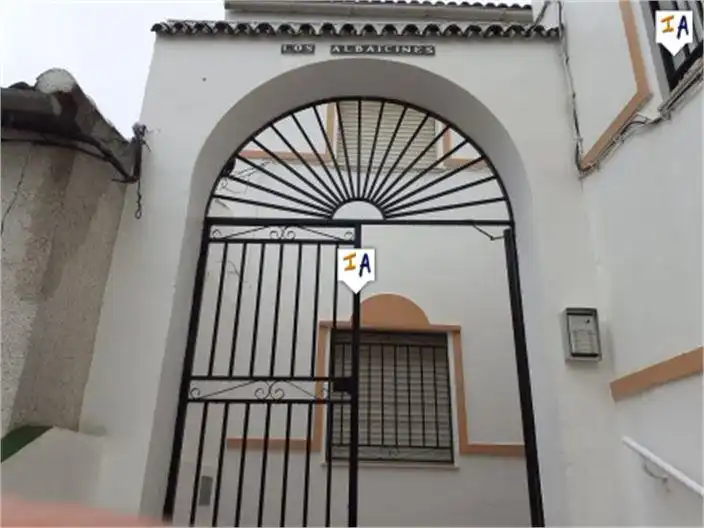 Vista exterior de Casa adosada en venda en Iznájar amb Aire condicionat, Terrassa i Traster