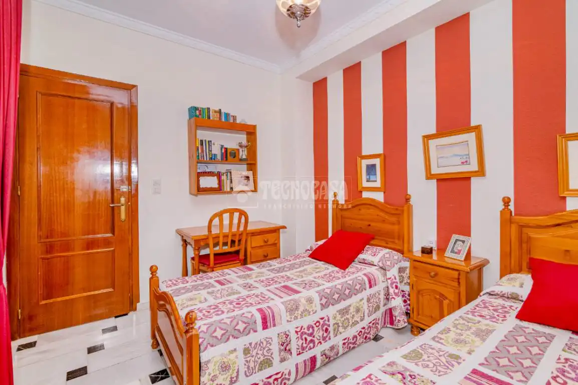 Dormitori de Casa adosada en venda en Loja amb Aire condicionat, Traster i Moblat