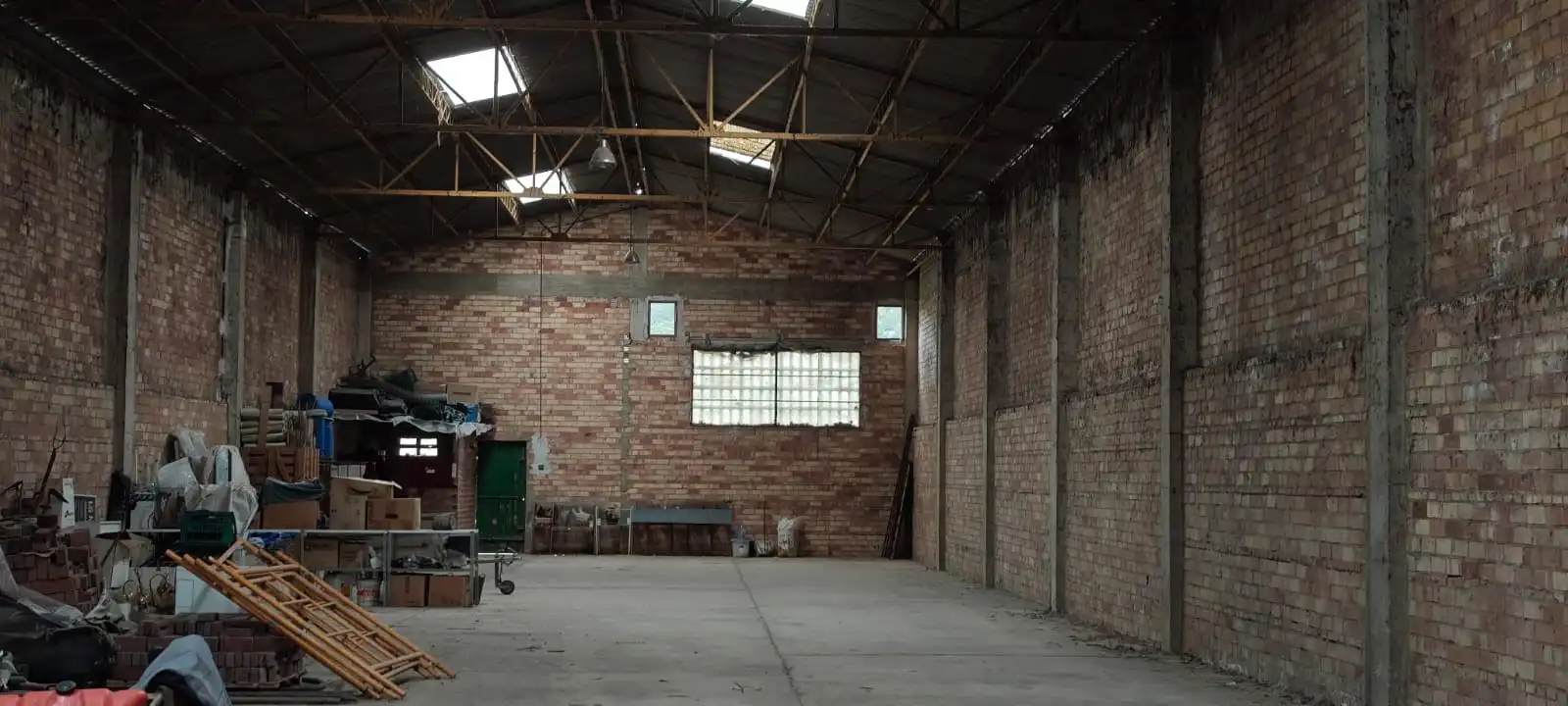 Nave industrial en venta en Calle Víctor Romanos, imagen 2