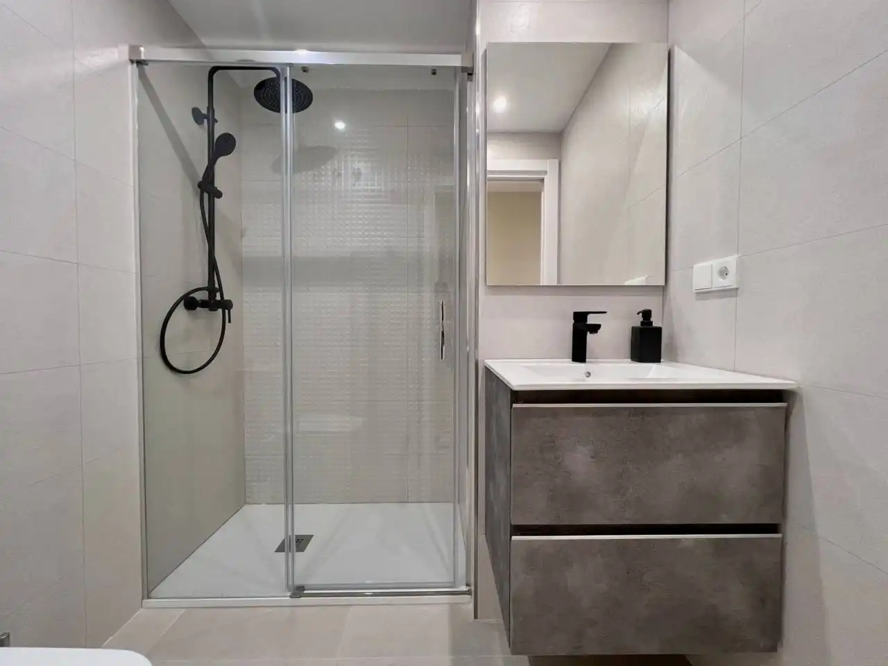 Badezimmer von Wohnung zum Verkauf in Vélez-Málaga mit Klimaanlage, Terrasse und Abstellraum
