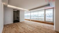 Sala d'estar de Àtic de lloguer en  Madrid Capital amb Aire condicionat, Calefacció i Parquet