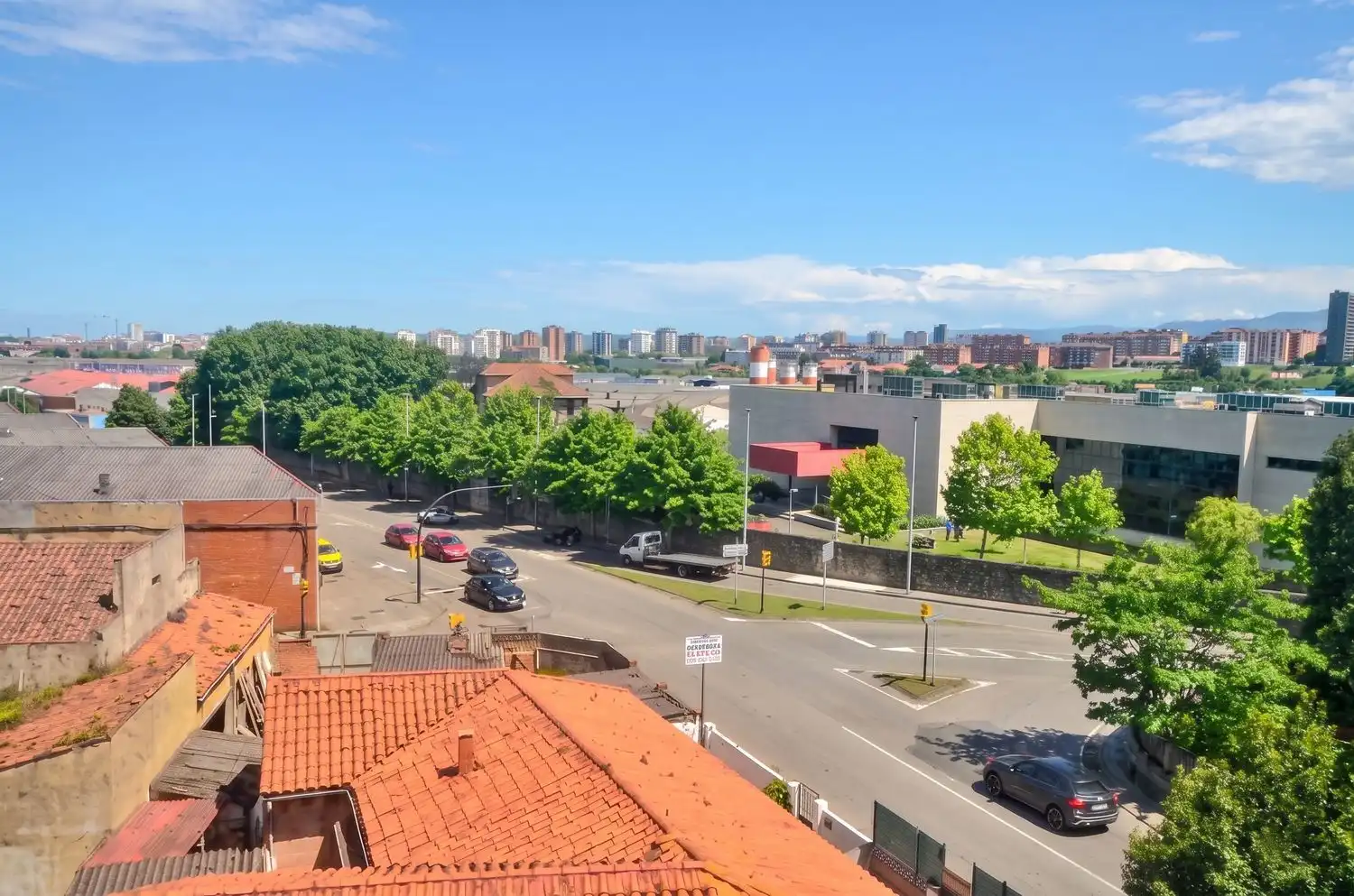 Vista exterior de Pis en venda en Gijón  amb Piscina